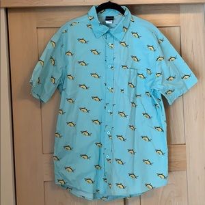 Men’s button down tee